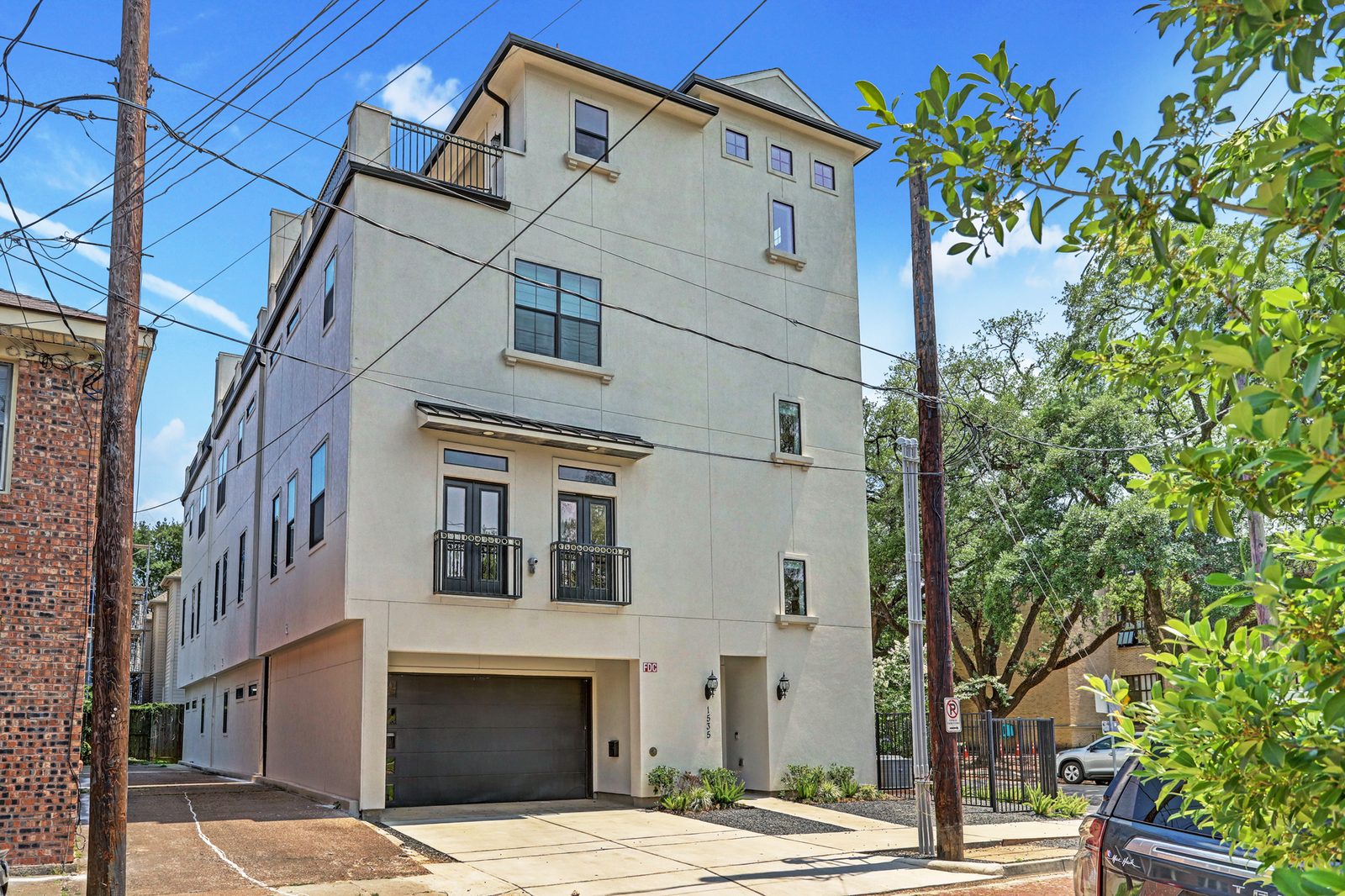 Property interior/exterior photo