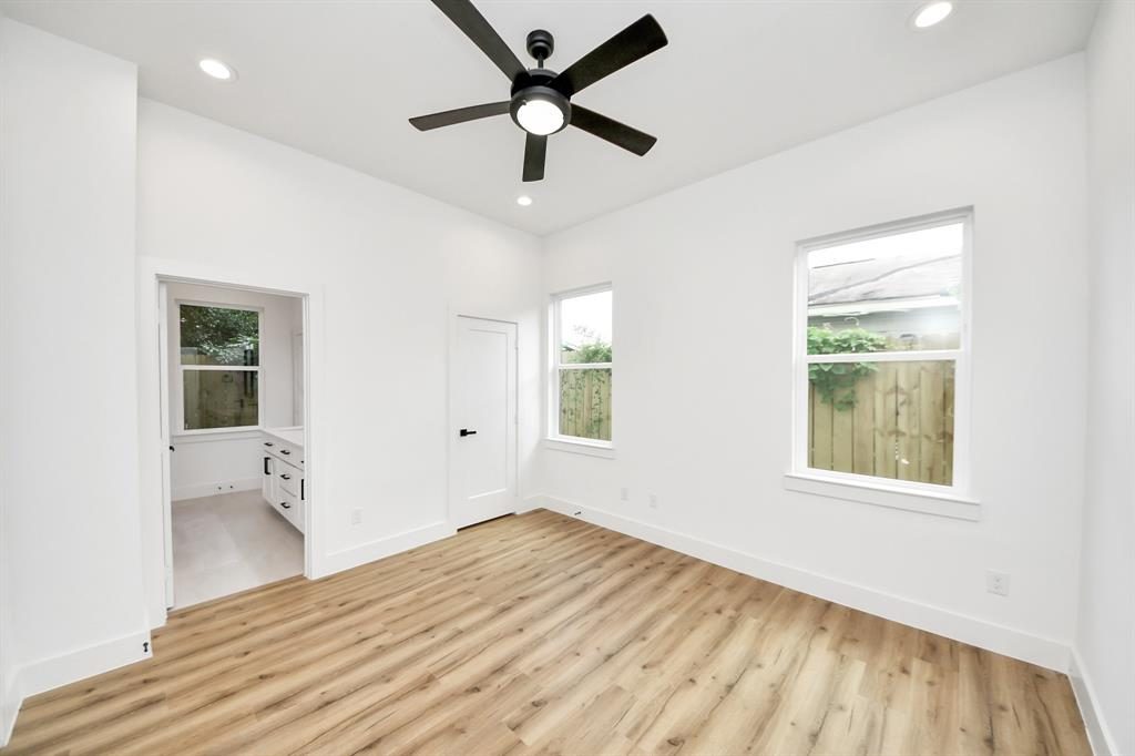 Property interior/exterior photo